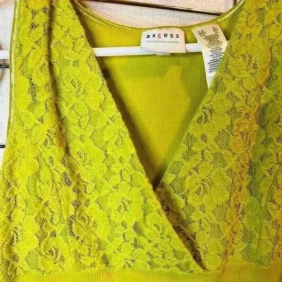 Access sleeveless faux wrap lace shell - Picture 2 of 4